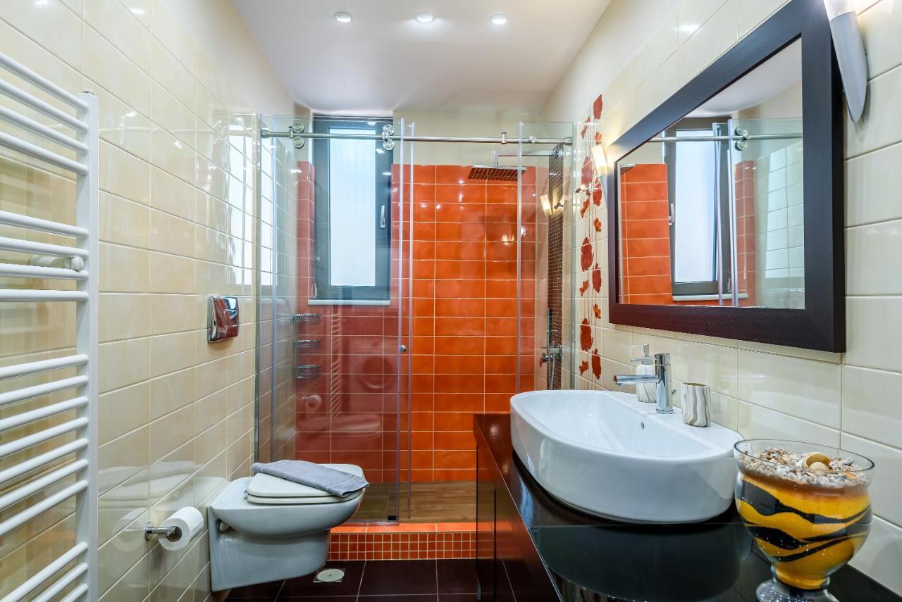 Luxury Villa In City Center With Rooftop Swimming Pool Chania  Zewnętrze zdjęcie
